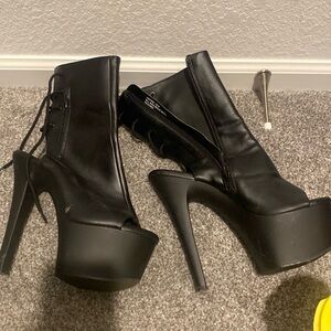 Peep toes pleasure black boot heels